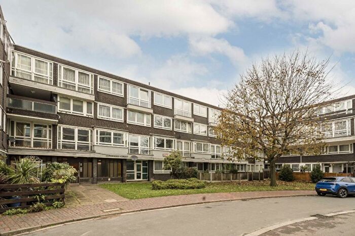 3 Bedroom Flat To Rent In Rolls Road, London, SE1