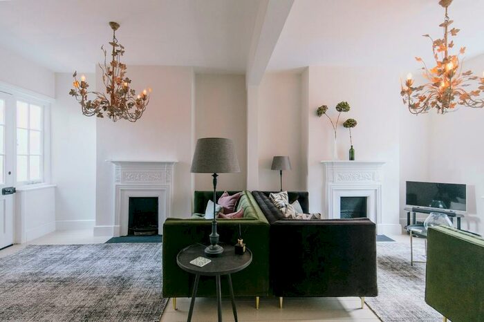 3 Bedroom Town House To Rent In Gloucester Street, Cirencester, GL7