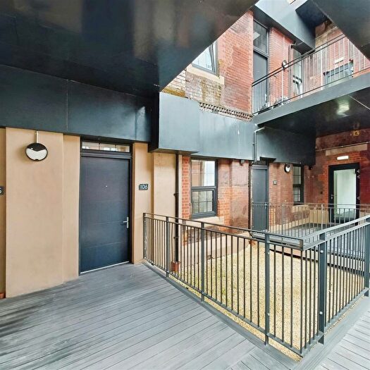1 Bedroom Apartment For Sale In New Road, Rochester, ME1