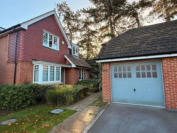 4 Bedroom Detached House To Rent In Stephenson Close, Twyford, Reading, Berkshire, RG10