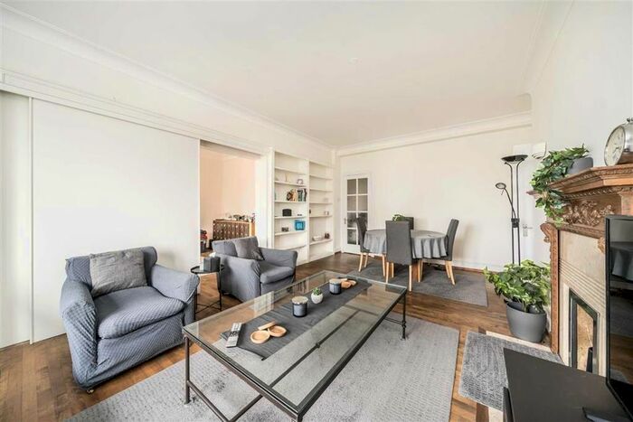 3 Bedroom Flat To Rent In Portland Place, London, W1B