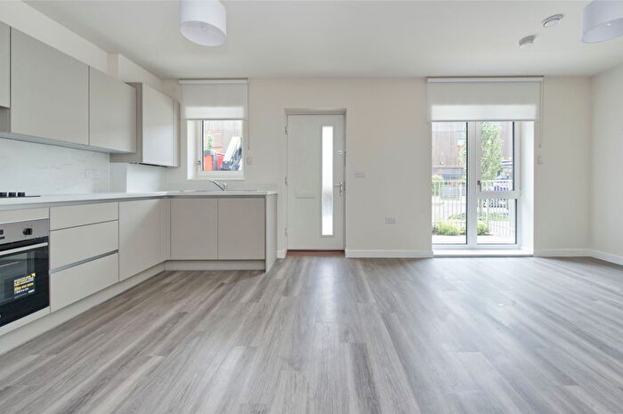 2 Bedroom Flat To Rent In Honeysuckle, Springfield Drive, Springfield Drive, SW17