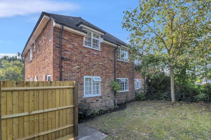 2 Bedroom Maisonette To Rent In Austenwood Close, Chalfont St. Peter, Gerrards Cross, Buckinghamshire, SL9