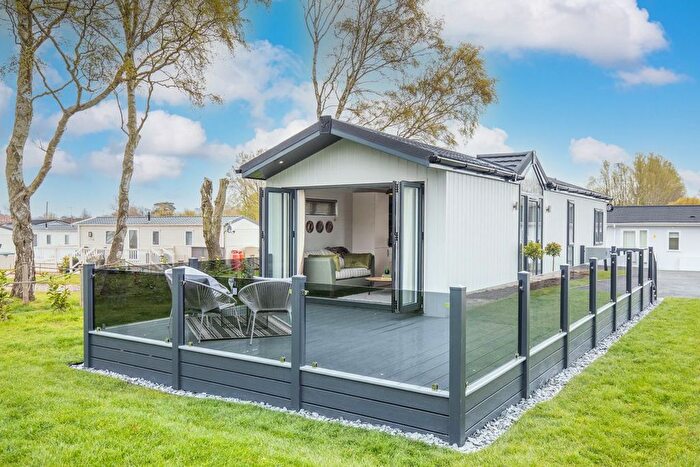 2 Bedroom Lodge For Sale In Marsh Road, Lowestoft, NR33