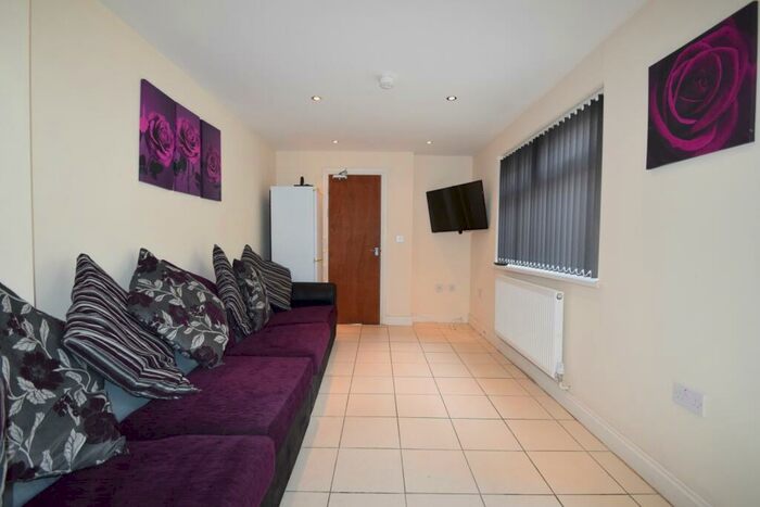 7 Bedroom House To Rent In Woodville Road, Cathays, CF24