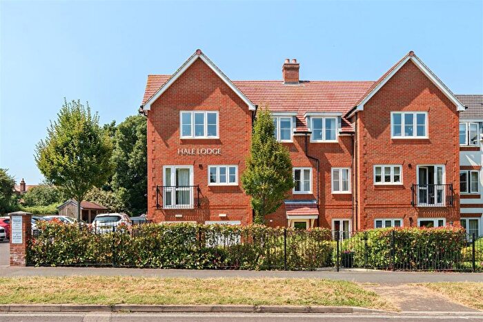1 Bedroom Retirement Property For Sale In Hale Lodge, Littlehampton, West Sussex, BN17