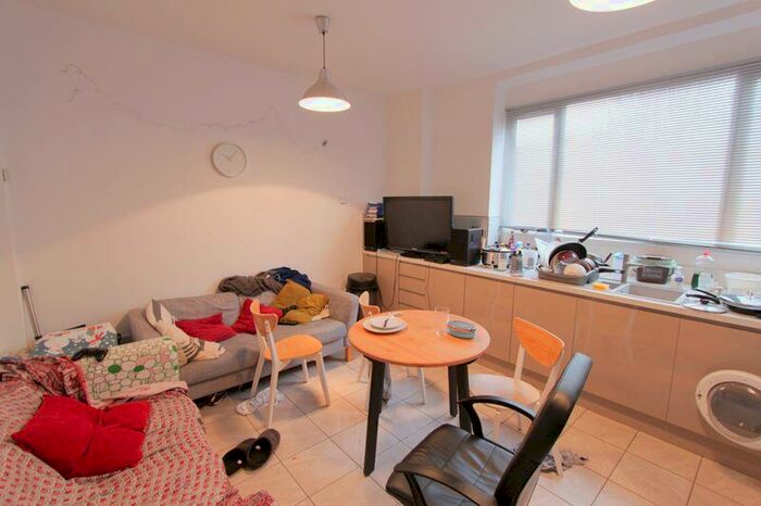 3 Bedroom Flat To Rent In Kellaway Avenue, Bristol, BS6