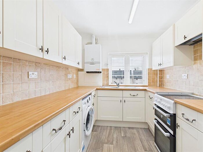 3 Bedroom Flat To Rent In Cambridge Road, Hitchin, Hertfordshire, SG4