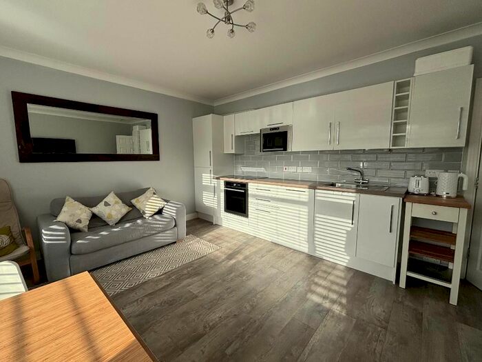 2 Bedroom Flat To Rent In Davigdor Road, Hove, BN3