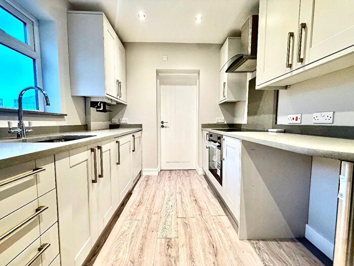 2 Bedroom Flat To Rent In Hawksley Avenue, Hillsborough, Sheffield, S6