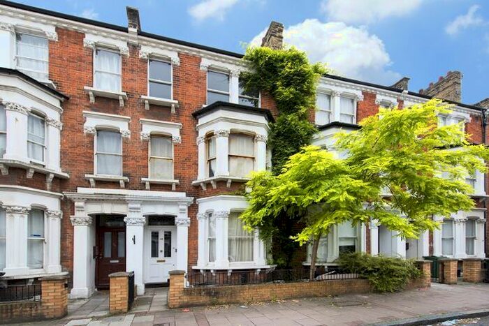 3 Bedroom Flat To Rent In Brook Drive, Kennington, SE11