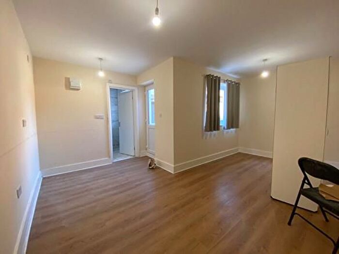 4 Bedroom Semi-Detached House To Rent In London Road, Isleworth, TW7