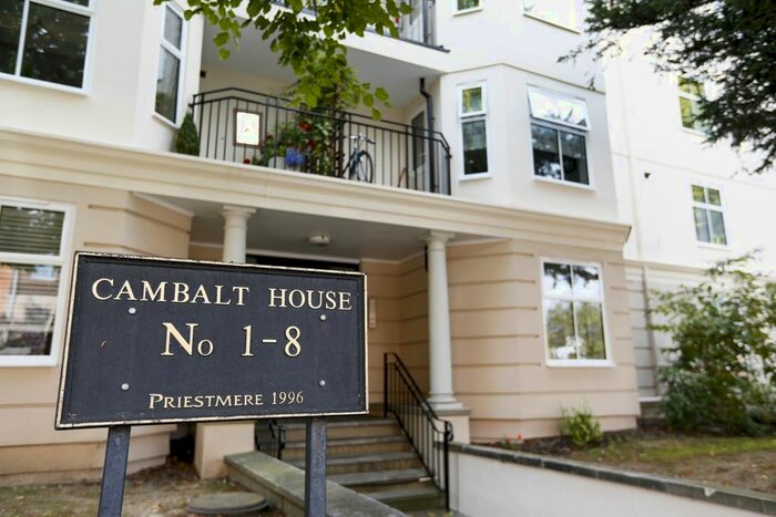 2 Bedroom Flat To Rent In Putney Hill, London, SW15