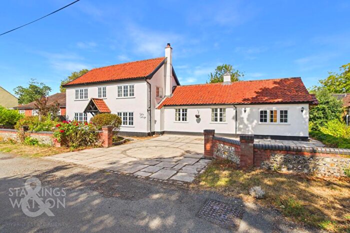 5 Bedroom Detached House For Sale In Queen Street, Spooner Row, Wymondham, NR18