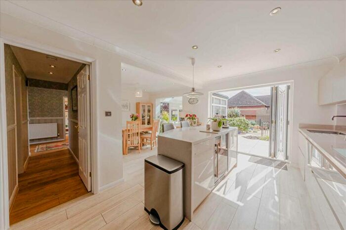 4 Bedroom Detached House For Sale In Abraham Close, Willen Park, Milton Keynes, MK15