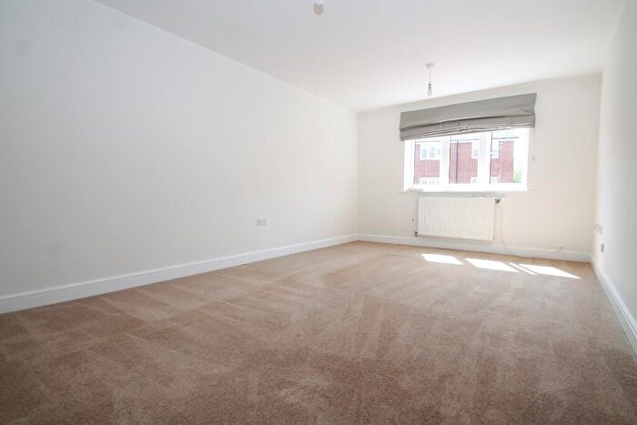 4 Bedroom Town House To Rent In Thistle Close, Chigwell, Essex, IG7