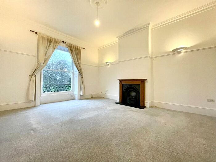2 Bedroom Apartment To Rent In Clifton Village, Gloucester Row, BS8