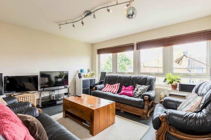 3 Bedroom Flat To Rent In Wandsworth Common West Side, London, SW18