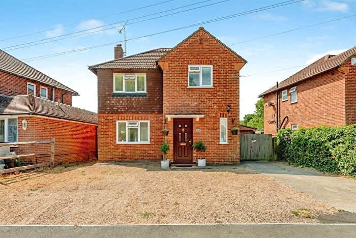 3 Bedroom Detached House For Sale In Sangers Drive, Horley, RH6