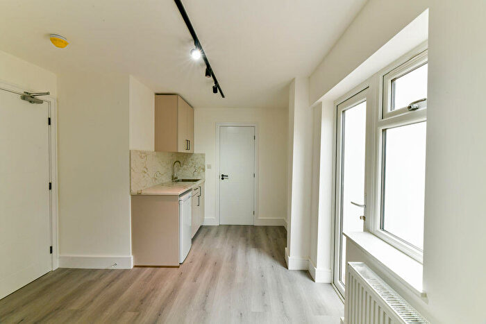 Property To Rent In Great Cambridge Road, Waltham Cross, EN8