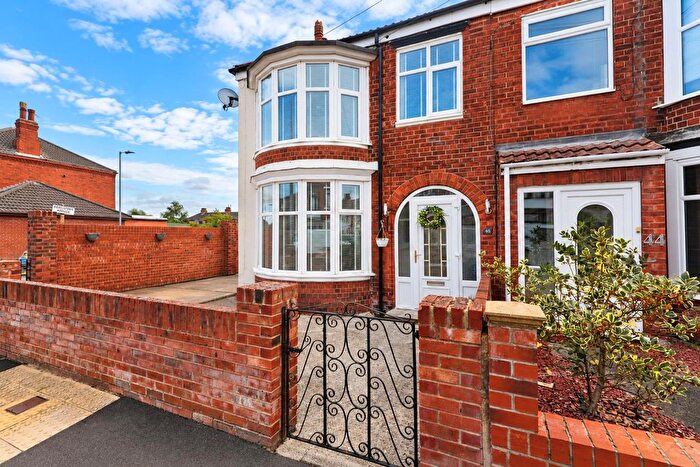 3 Bedroom End Of Terrace House For Sale In Claremont Avenue, Hull, HU6