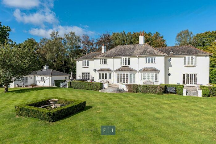 5 Bedroom Detached House For Sale In Theydon Road, Epping, CM16