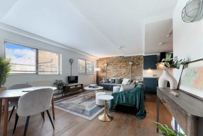 2 Bedroom Apartment For Sale In Orchard Place, London, E14