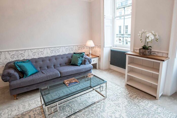 2 Bedroom Apartment To Rent In Henrietta Street, Bath, BA2
