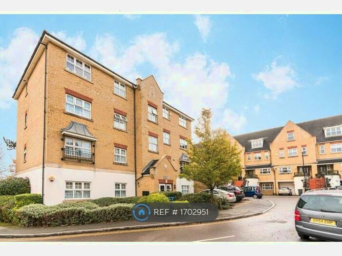 2 Bedroom Flat To Rent In Osier Crescent, London, N10