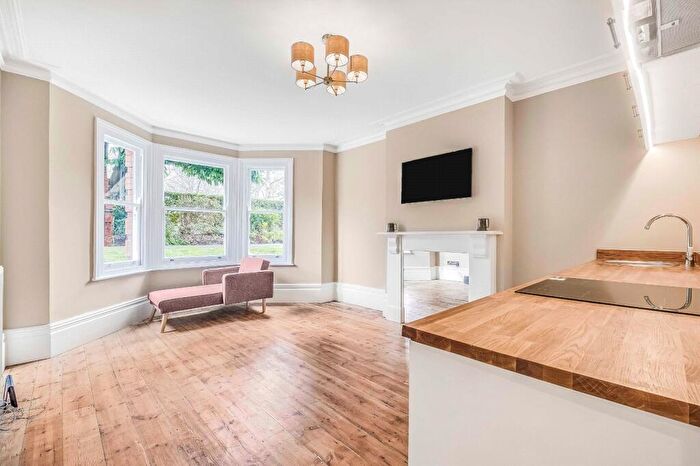3 Bedroom Property To Rent In Albert Bridge Road, London, SW11