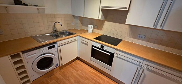 2 Bedroom Flat To Rent In Sapphire Drive, CV31