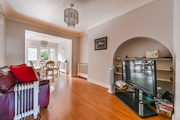 3 Bedroom Semi-Detached House For Sale In Longhill Road, Catford, London, SE6