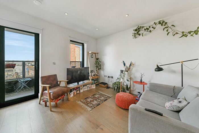 2 Bedroom Penthouse To Rent In Chatham Place, London, E9