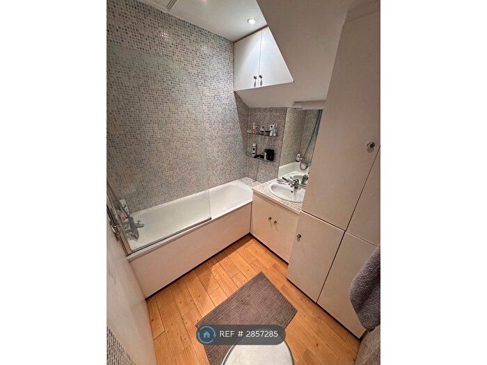 1 Bedroom Flat To Rent In Oakhill Road, London, SW15