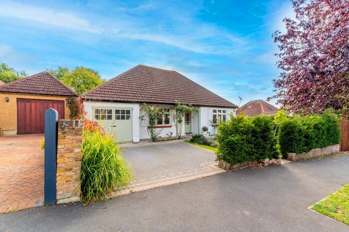 4 Bedroom Bungalow To Rent In Aultone Way, Sutton, SM1