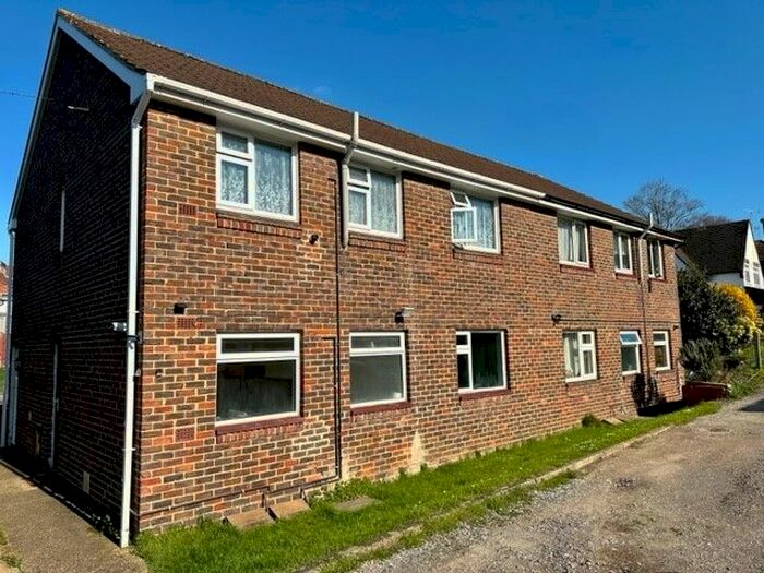 2 Bedroom Maisonette To Rent In Woodmill Lane, Bitterne, Southampton, SO18