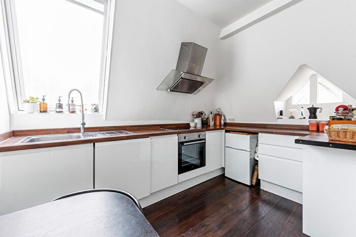 1 Bedroom Flat For Sale In Boston Manor Road, Brentford, TW8