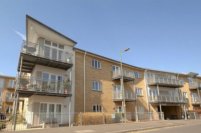 2 Bedroom Flat To Rent In Bridge Wharf, Chertsey KT16