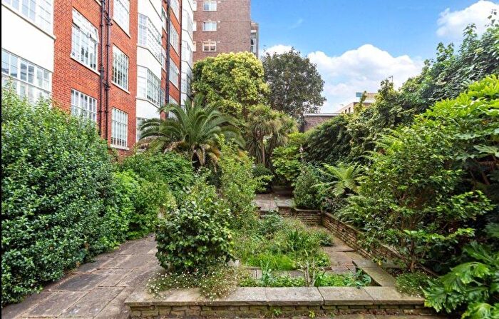 2 Bedroom Flat To Rent In St. Mary Abbots Court, Warwick Gardens, W14