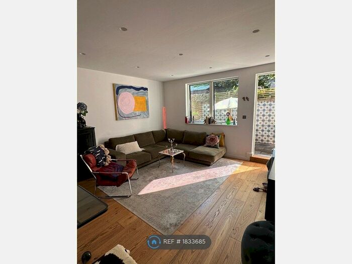 2 Bedroom Flat To Rent In Andre Street, London, E8