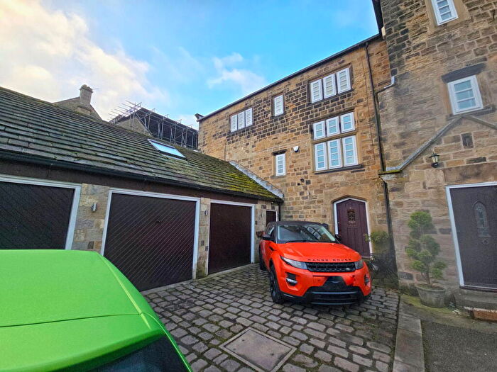 4 Bedroom Mews For Sale In Hall Close, Worsbrough, Barnsley, S70