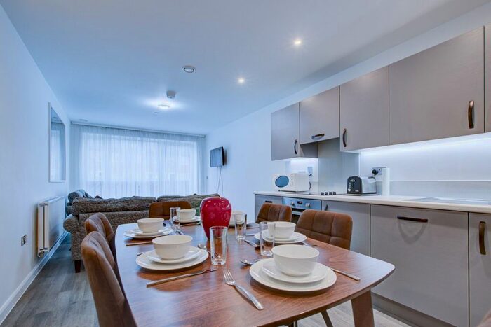 2 Bedroom Flat To Rent In East Acton Lane, London, W3