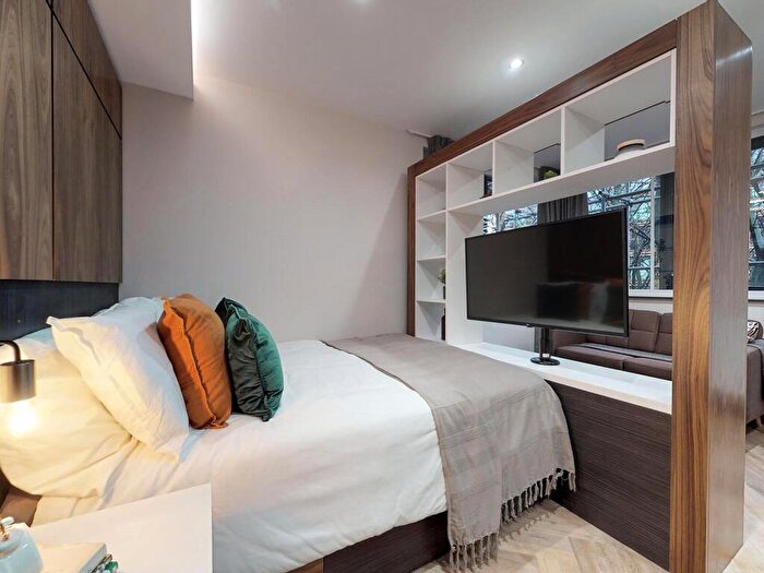 Apartment To Rent In Apt, Live Oasis Belgrave Street #, LS2