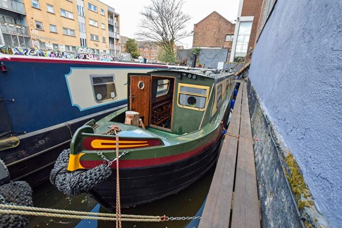 1 Bedroom Houseboat For Sale In Nessling, Bethnal Green, E2