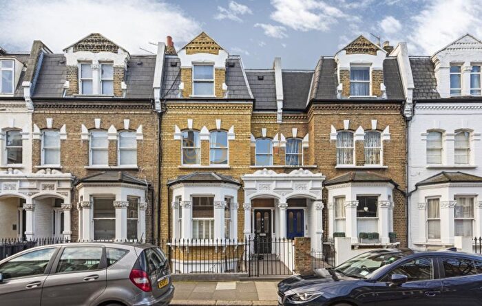 3 Bedroom Town House To Rent In Chesilton Road, London, SW6