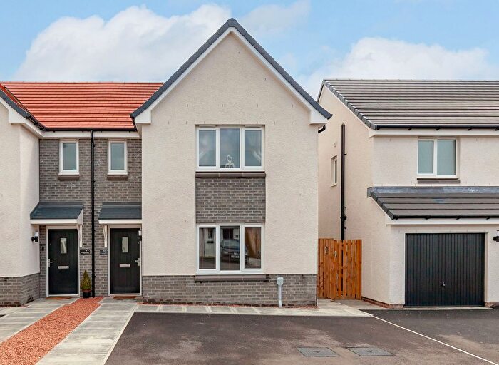 3 Bedroom Semi-Detached House For Sale In Hawk Street, Dunfermline, KY11