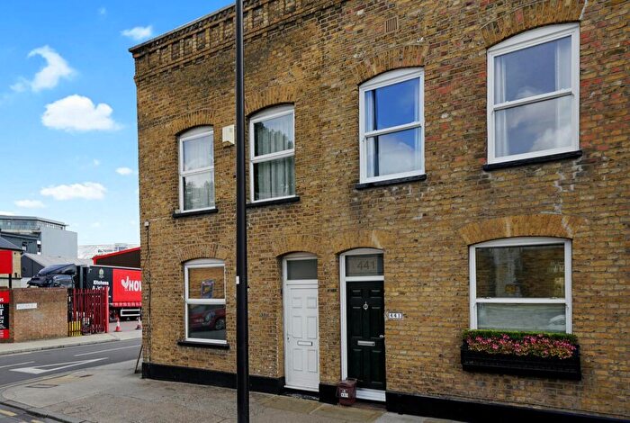 3 Bedroom Semi-Detached House To Rent In Wick Lane, Bow, E3