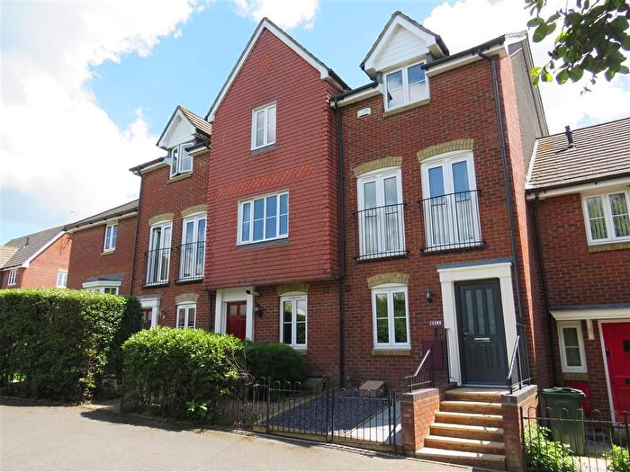 3 Bedroom Town House To Rent In Guernsey Way, Kennington, Ashford, TN24