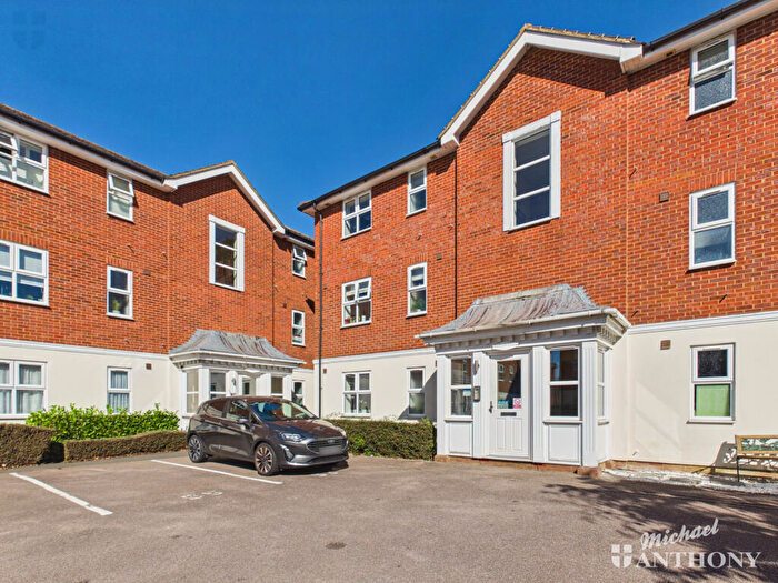1 Bedroom Flat For Sale In Whinchat, Aylesbury, HP19
