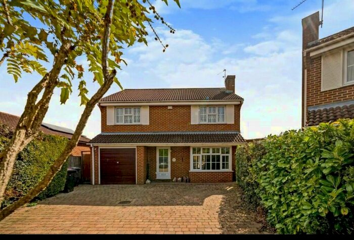 4 Bedroom Detached House To Rent In Burnham Lane, Slough, Berkshire, SL1